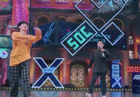 街舞布布背景,布布演绎街舞魅力