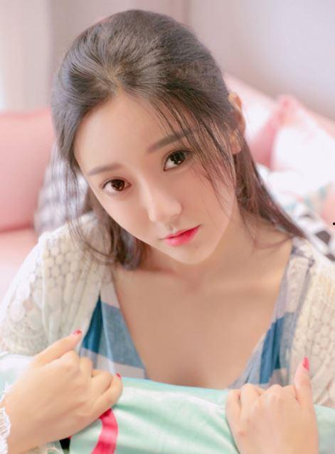 王馨瑶喂奶照片曝光,母爱满满画面感人